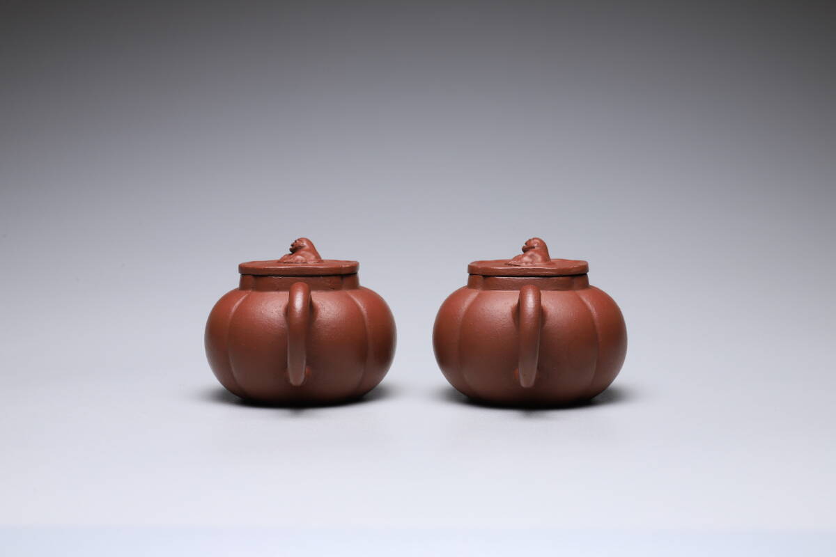*中国古美術/朱泥桃花紋三足獣茶壺(底款:手井酲順圓製)【保存箱付】 中国古美術/朱泥桃花紋三足獣茶壺(底款:手井酲