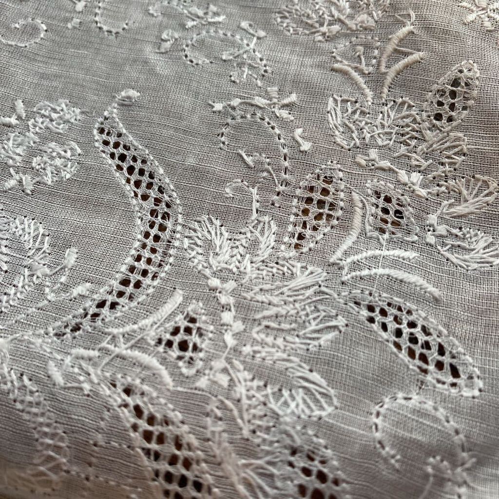 ①スワトウ SWATOW 高級 手刺繍 ハンカチ 29cm 花紋 ①スワトウ SWATOW 高級 手刺繍 ハンカチ 29cm 花紋