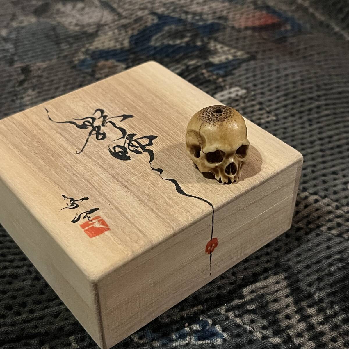 野晒し 髑髏 提げ物】ドクロ 小根付 緒締め玉 腰提げ 叺 煙草入 野晒し 髑髏 提げ物】ドクロ 小根付 緒締め玉 腰提げ 叺 煙草入