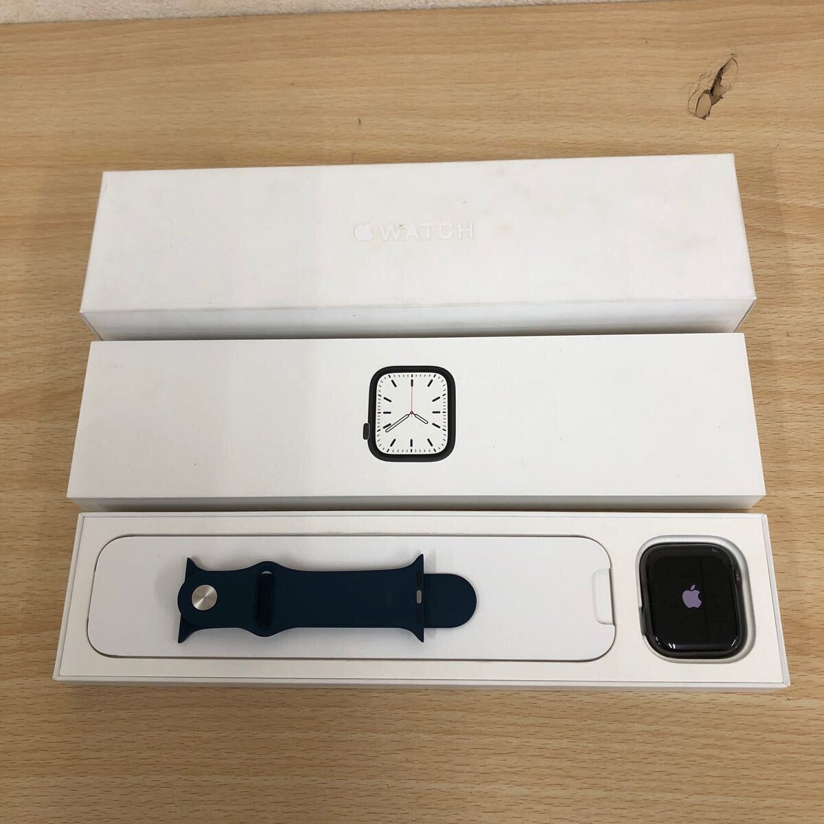 中古品 アップルウォッチ Apple Watch Series 7 45mm GPS+Cellularモデル MKL23J/A バンド付き 箱付 充電ケーブル欠品 IMEI 判定:ー