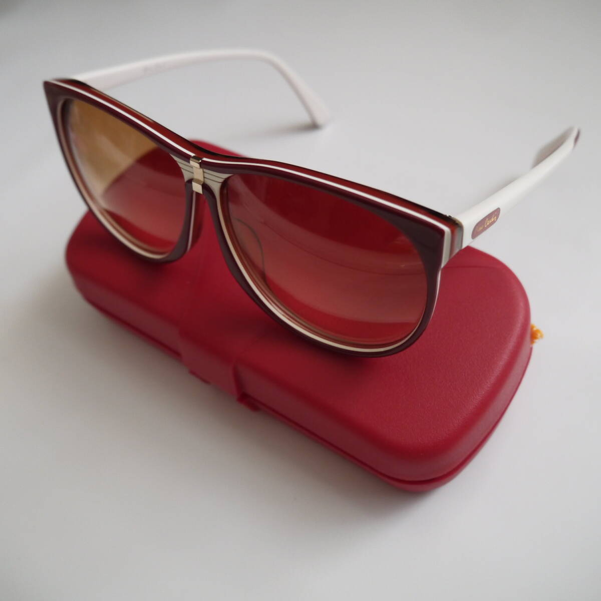 $ 極美品 $ 希少 ● サングラス ●　Pierre Cardin ■ ピエールカルダン ■ ロゴ入り■ ボルドー×白 フレーム＆ ダークブラウン■ レトロ