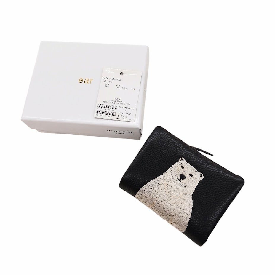 美品　イアパピヨネ ear PAPILLONNER 白くま刺繍二つ折り財布 新品・シルバー 】 ear PAPILLONNER 白くま刺しゅう折り財布