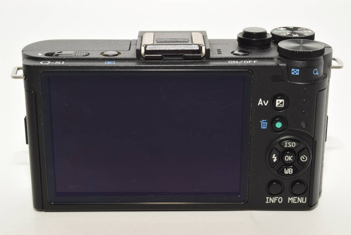 1026ショット!】 PENTAX ミラーレス一眼 Q10 ボディ ホワイト 1026ショット!】 PENTAX ミラーレス一眼 Q10 ボディ ホワイト