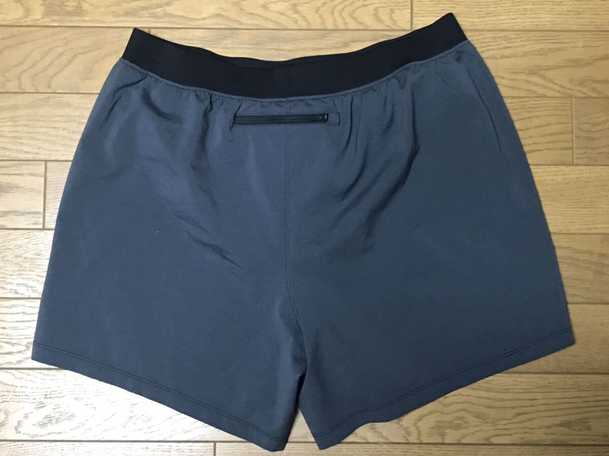 UNDER ARMOUR MEN’S RUNNING SHORTS (インナー付き) size-L(平置き39股下13) 中古(美品) 送料無(wú)料 NCNR