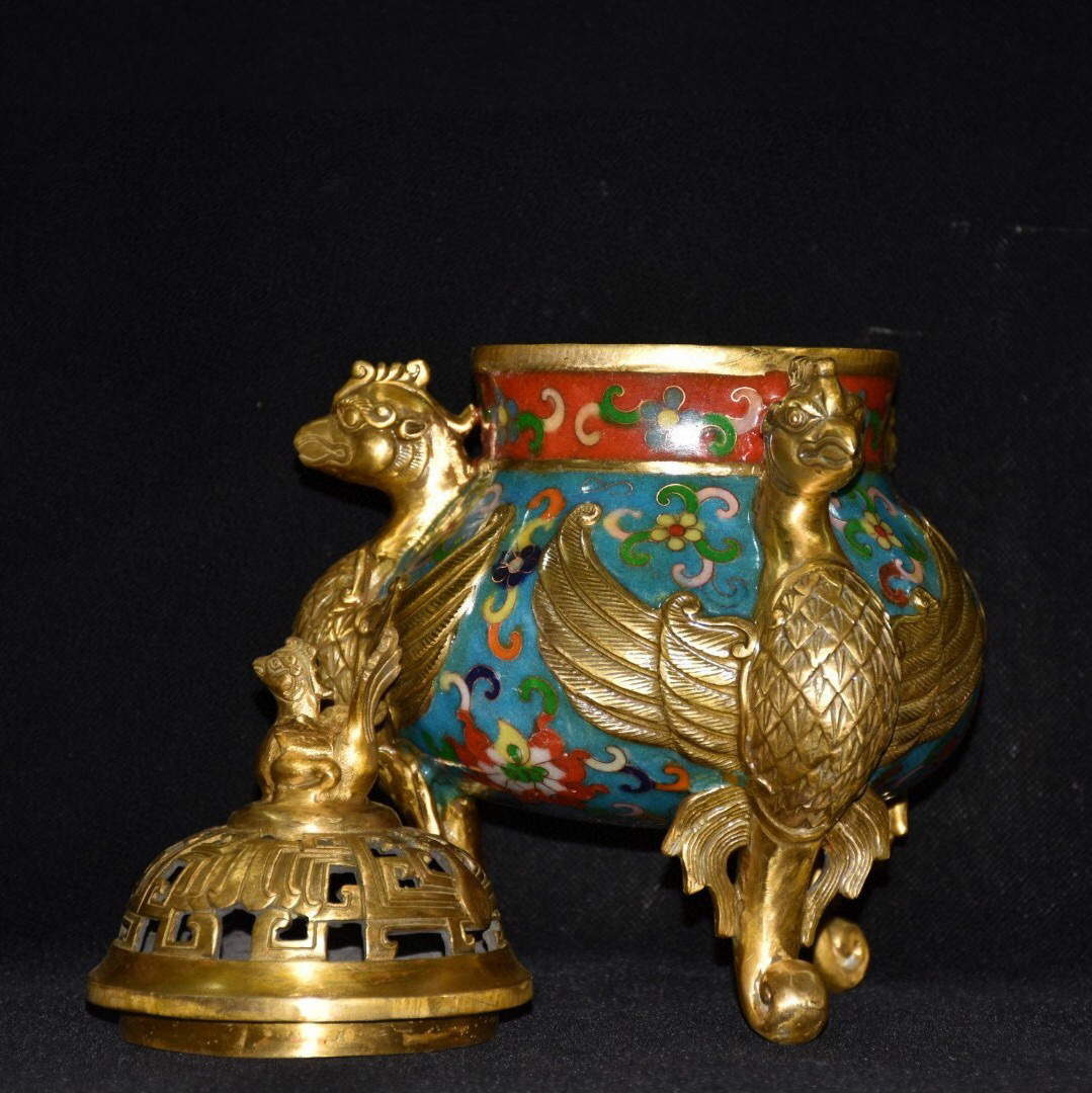 清・乾隆年製款・古銅彫・景泰藍・琺瑯彩・塗金・三鶴熏香炉 清・乾隆年製款・古銅彫・景泰藍・琺瑯彩・塗金・三鶴熏香炉