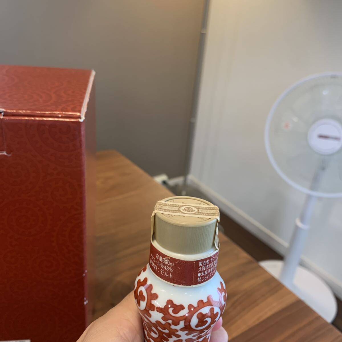 サントリー ピュアモルトウイスキー 山崎12年 有田焼 赤絵蛸唐草 サントリー ピュアモルトウイスキー 山崎12年 有田焼 赤絵蛸唐草