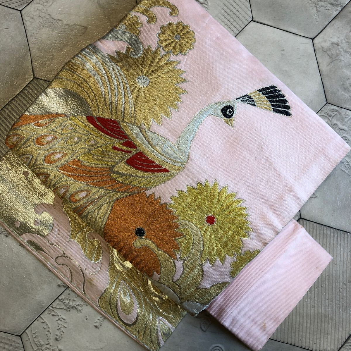 アンティーク　名古屋帯　着物　孔雀　菊　唐織　ピンク色　昭和レトロ　大正ロマン　モダン　和洋折衷コーデ　絹　正絹100% け12-06y