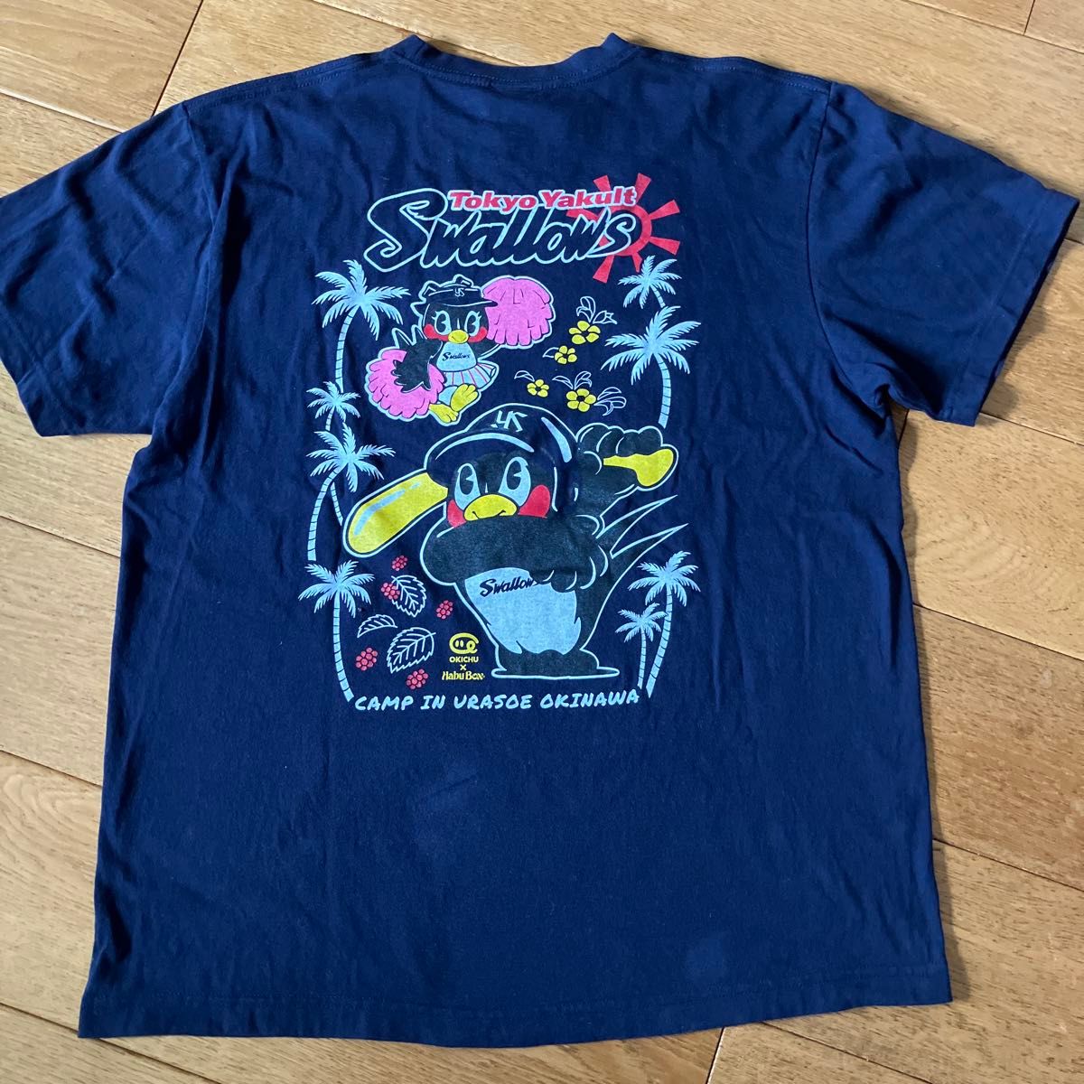 OKICHU 東京ヤクルトスワローズ Tシャツ つば九郎 沖縄キャンプ OKICHU 東京ヤクルトスワローズ Tシャツ つば九郎 沖縄キャンプ
