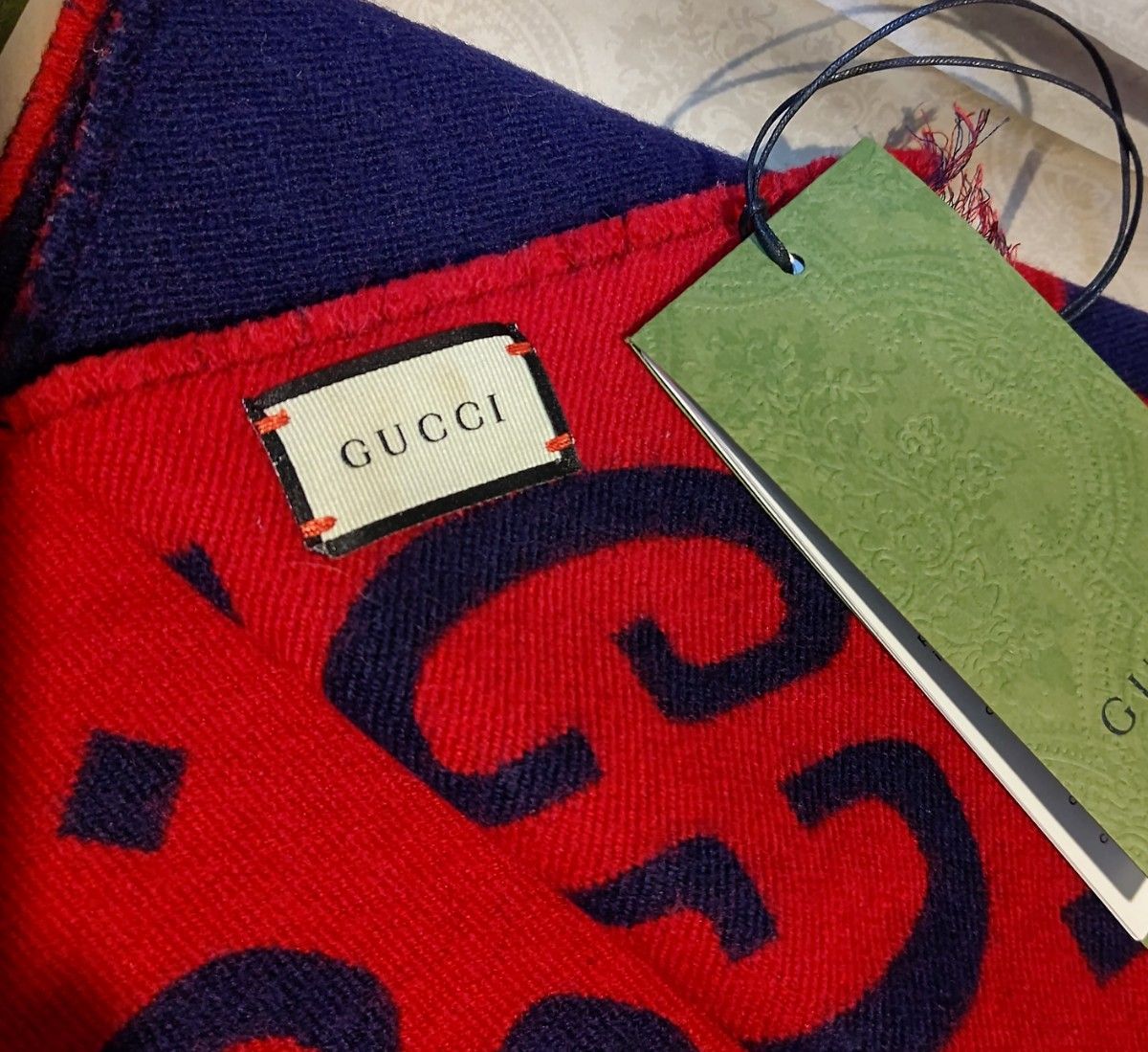 新品箱袋付き 定価約7万 GUCCI マフラー ショール 国内正規品 新品箱袋付き 定価約7万 GUCCI マフラー ショール 国内正規品