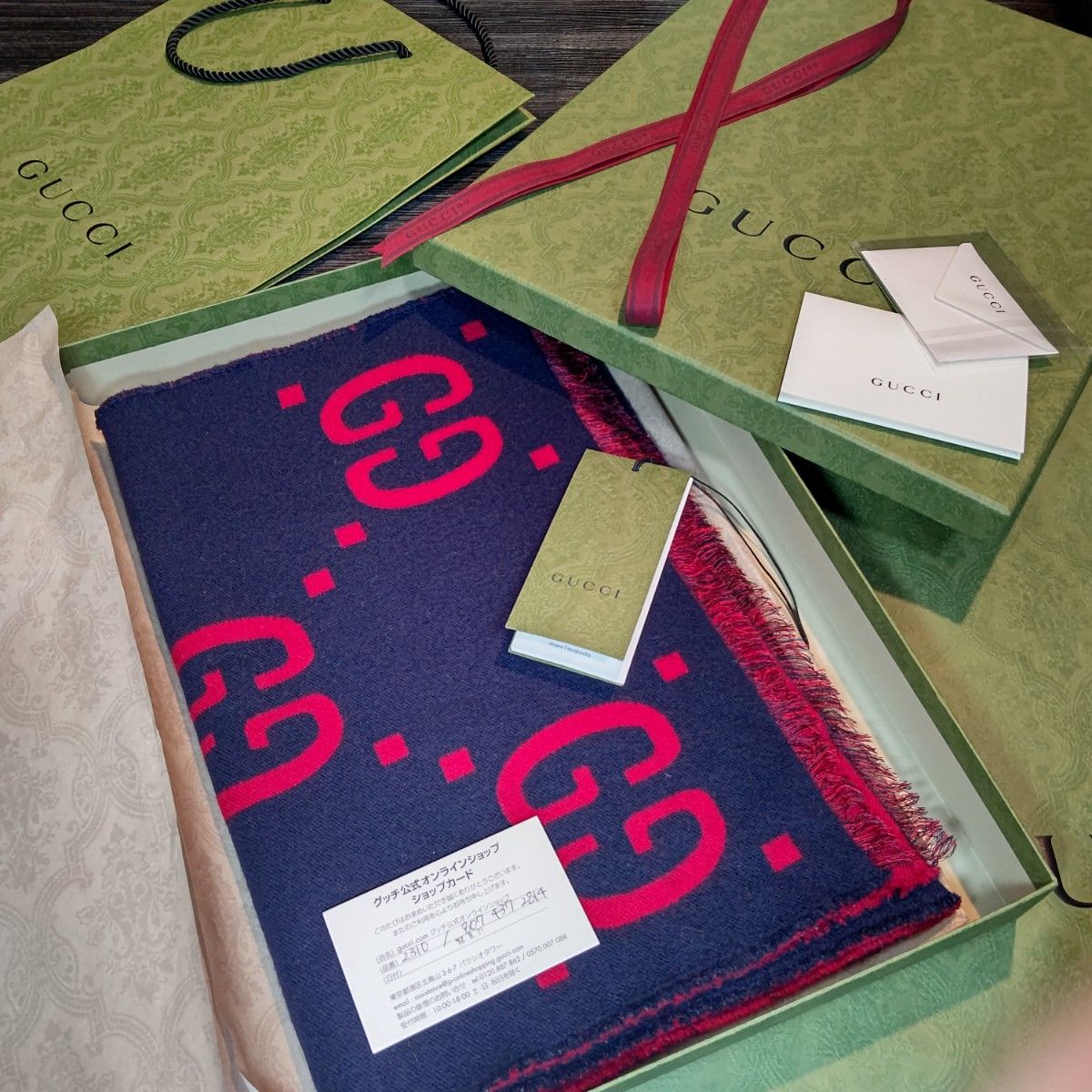新品箱袋付き 定価約7万 GUCCI マフラー ショール 国内正規品 新品箱袋付き 定価約7万 GUCCI マフラー ショール 国内正規品