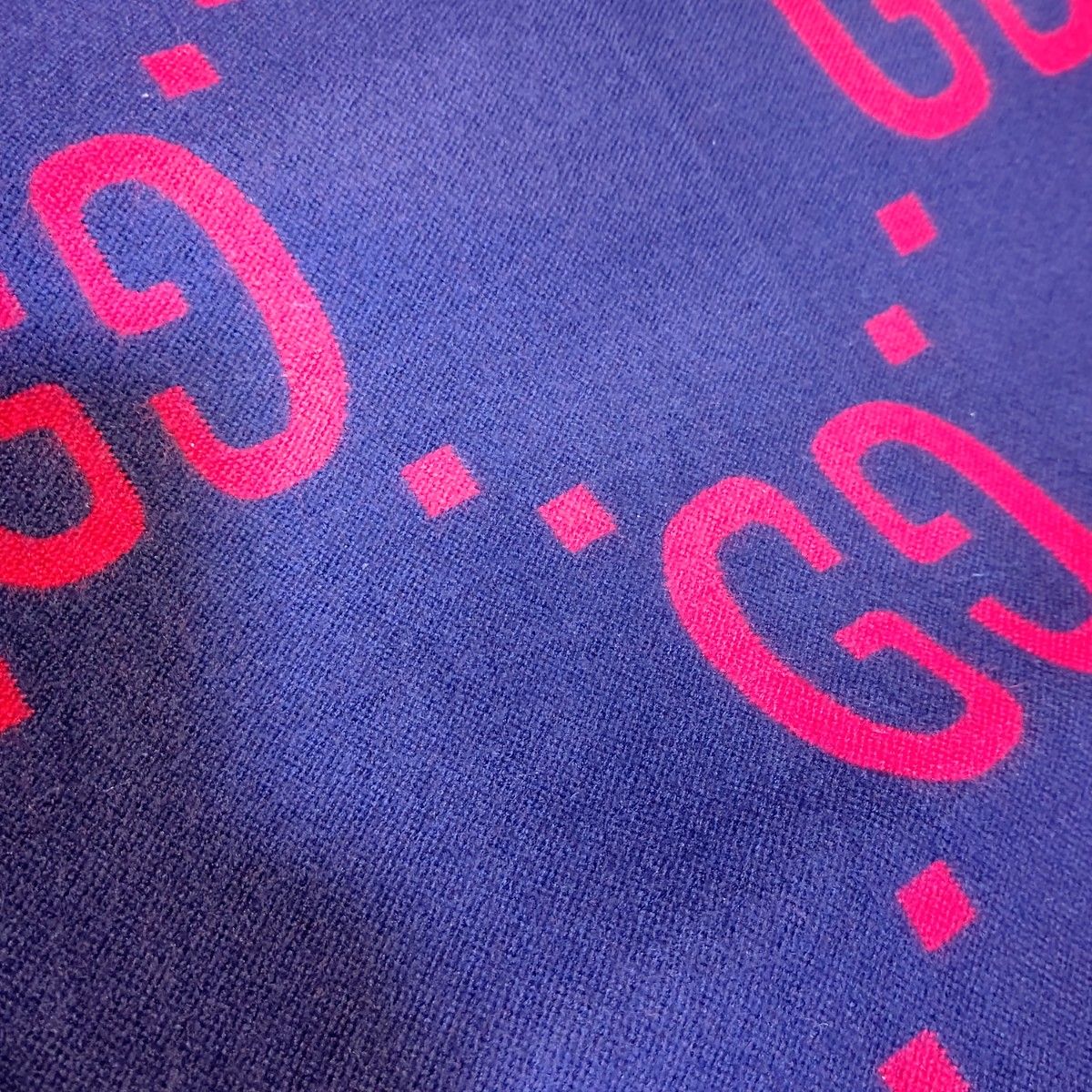 新品箱袋付き 定価約7万 GUCCI マフラー ショール 国内正規品 新品箱袋付き 定価約7万 GUCCI マフラー ショール 国内正規品