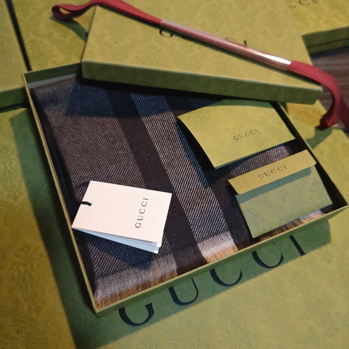 新品箱袋付き GUCCI マフラー ストール ショール スカーフ 新品箱袋付き GUCCI マフラー ストール ショール スカーフ