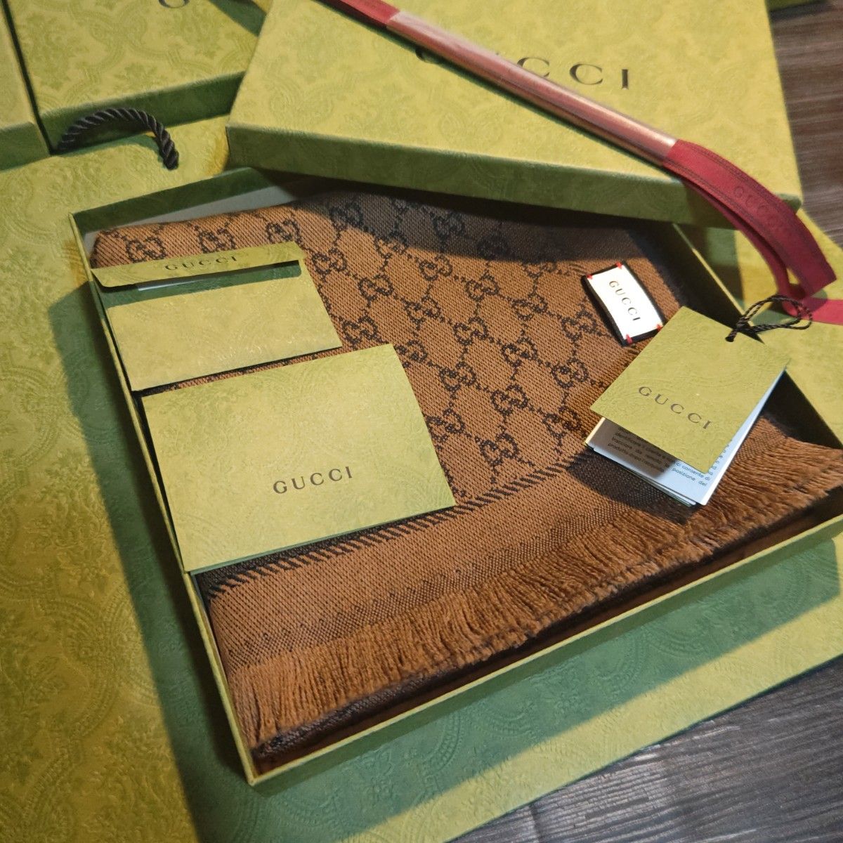 新品箱袋付き GUCCI マフラー ストール ショール スカーフ 新品箱袋付き GUCCI マフラー ストール ショール スカーフ