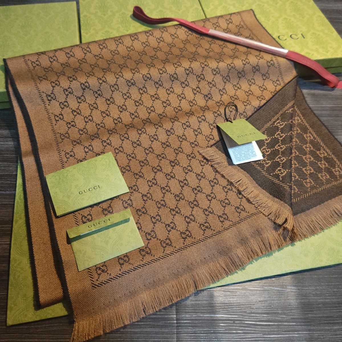 新品箱袋付き GUCCI マフラー ストール ショール スカーフ 新品箱袋付き GUCCI マフラー ストール ショール スカーフ