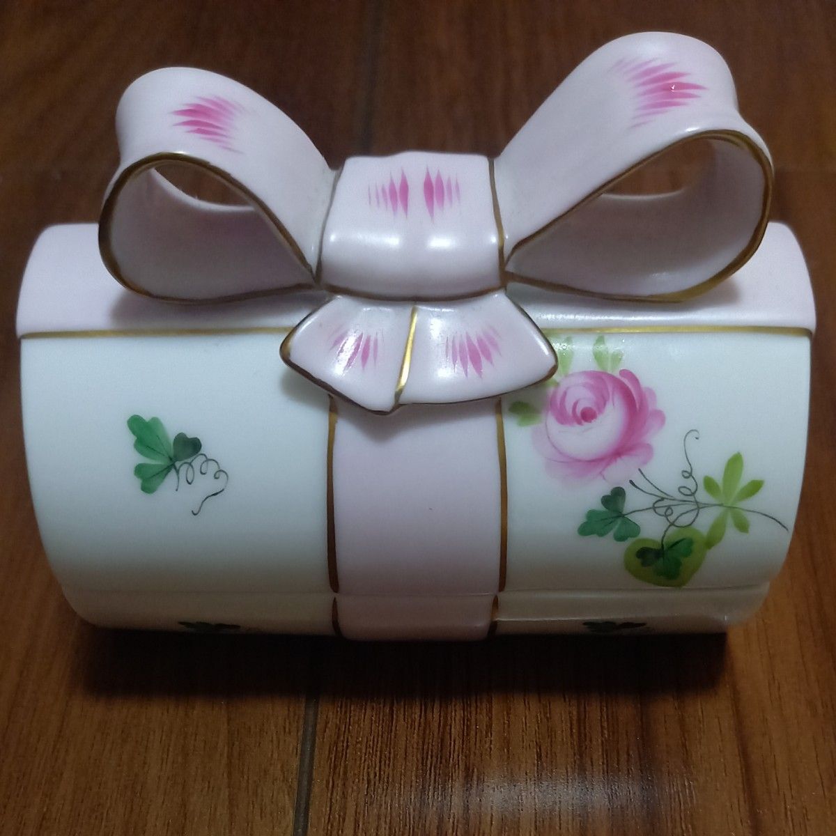ヘレンド HEREND ウィーンの薔薇 リボンボックス 未使用 ボンボ ヘレンド HEREND ウィーンの薔薇 リボンボックス 未使用 ボンボ
