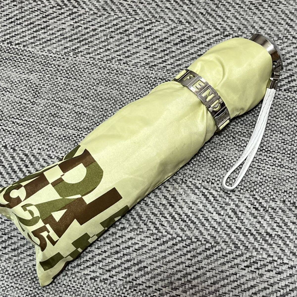 Amazon | (フェンディ)FENDI 折りたたみ ズッカ FF柄 アンブレラ Amazon | (フェンディ)FENDI 折りたたみ ズッカ FF柄 アンブレラ