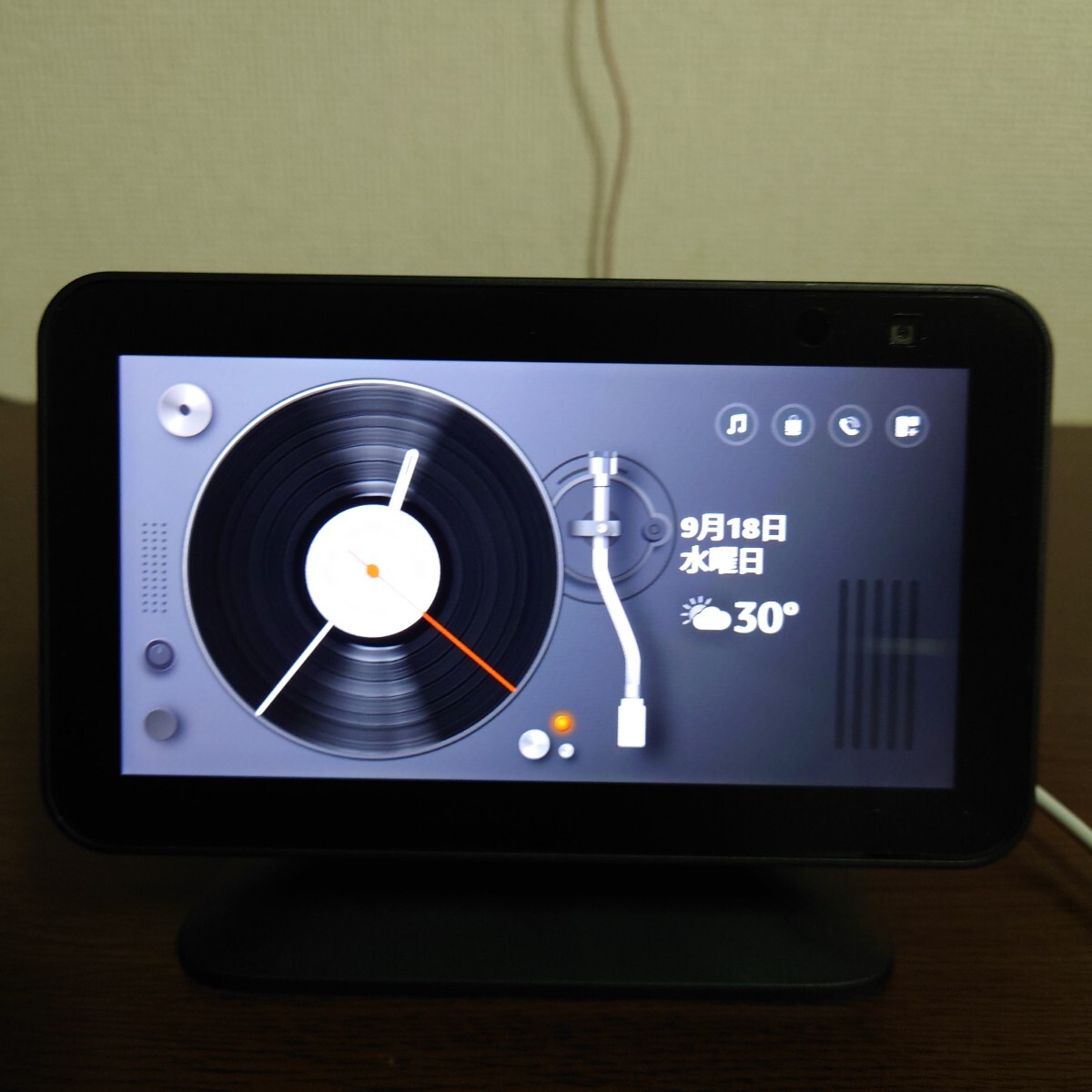 amazon echo show 5 チャコール (黒) 第2世代 アレクサ端末 角度 amazon echo show 5 チャコール (黒) 第2世代 アレクサ端末 角度