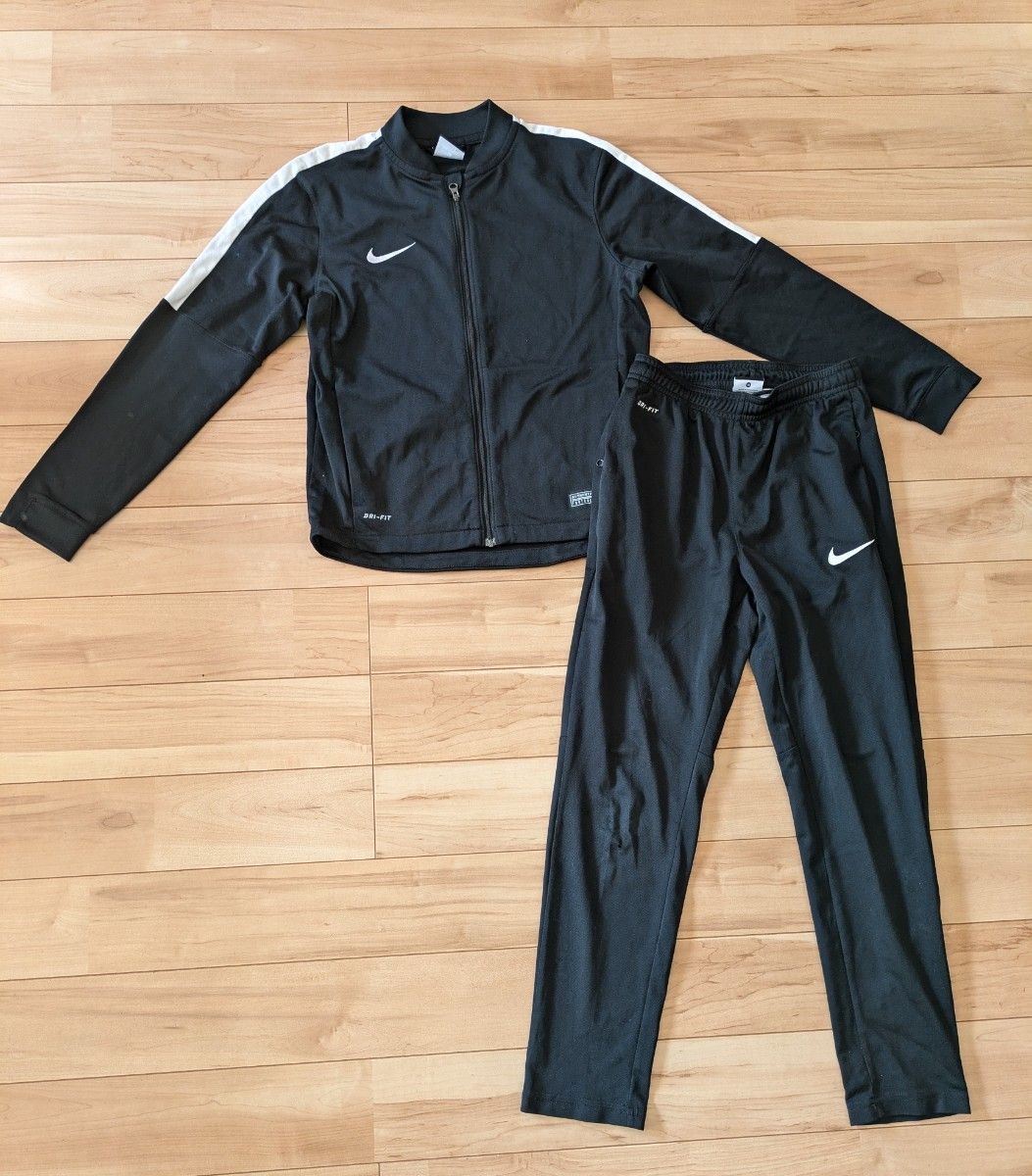 NIKE ナイキ ジャージ上下セット 140-150サイズ 子ども 黒 NIKE ナイキ ジャージ上下セット 140-150サイズ 子ども 黒
