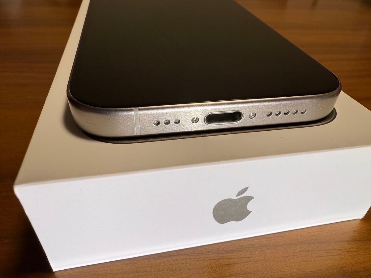 Apple Store購入 iPhone 15 Pro 128GB ナチュラルチタニウム Apple Store購入 iPhone 15 Pro 128GB ナチュラルチタニウム