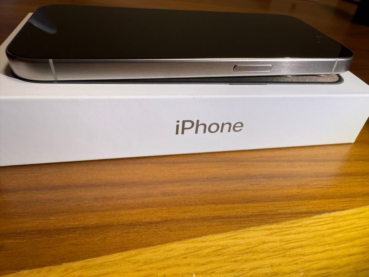 Apple Store購入 iPhone 15 Pro 128GB ナチュラルチタニウム Apple Store購入 iPhone 15 Pro 128GB ナチュラルチタニウム