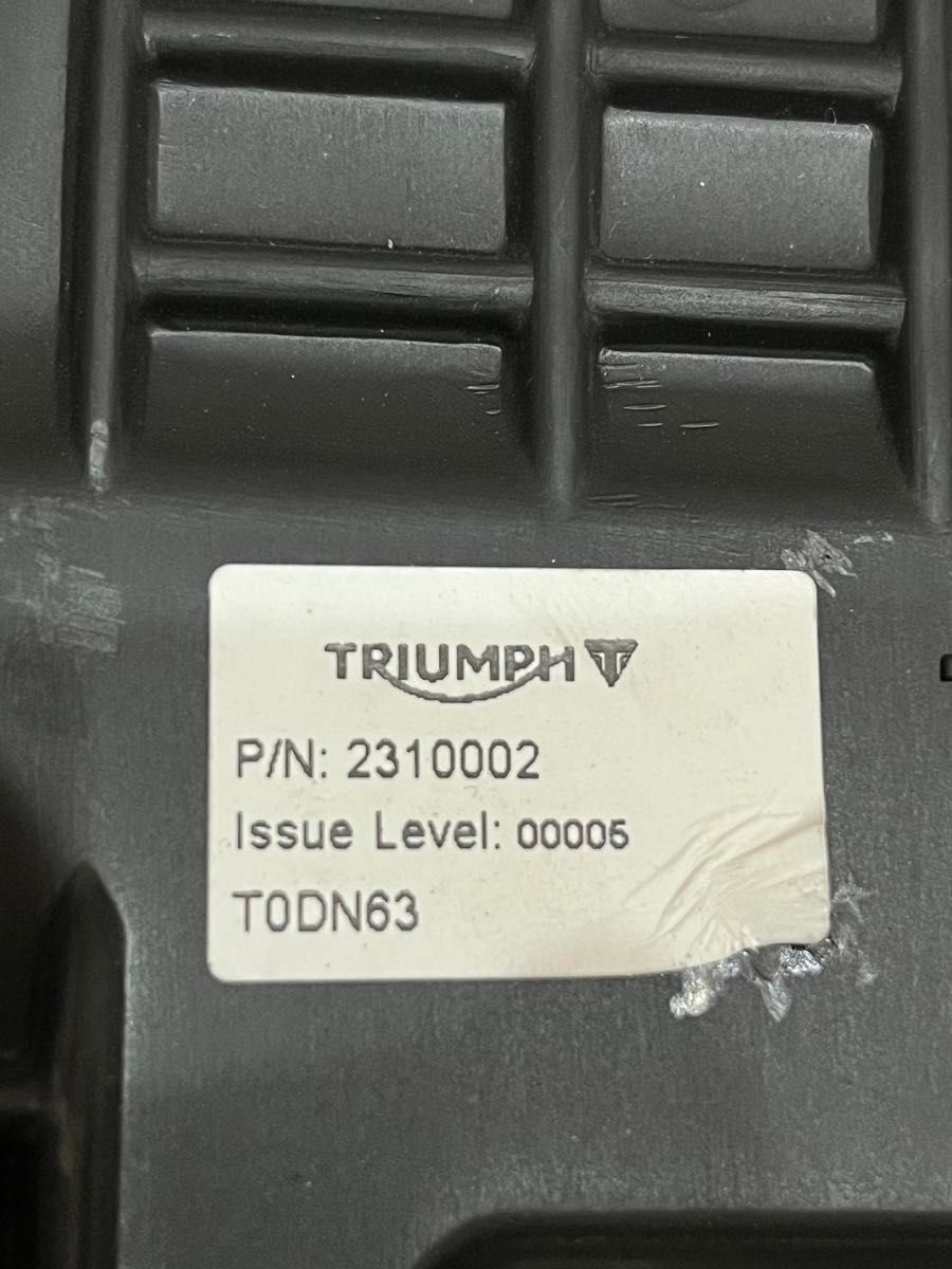 トライアンフ 純正オプション キルトベンチシート ブラウン トライアンフ 純正オプション キルトベンチシート ブラウン