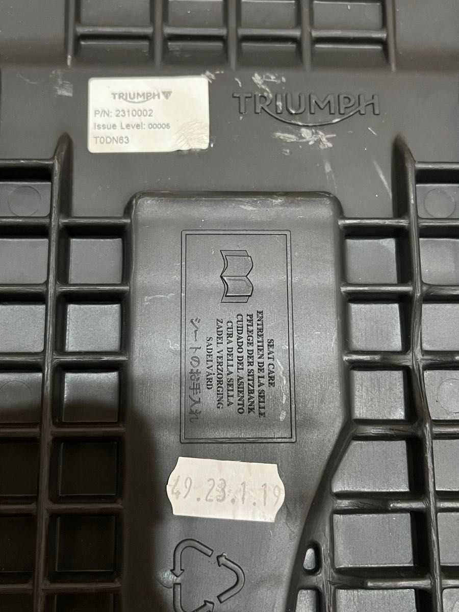 トライアンフ 純正オプション キルトベンチシート ブラウン トライアンフ 純正オプション キルトベンチシート ブラウン