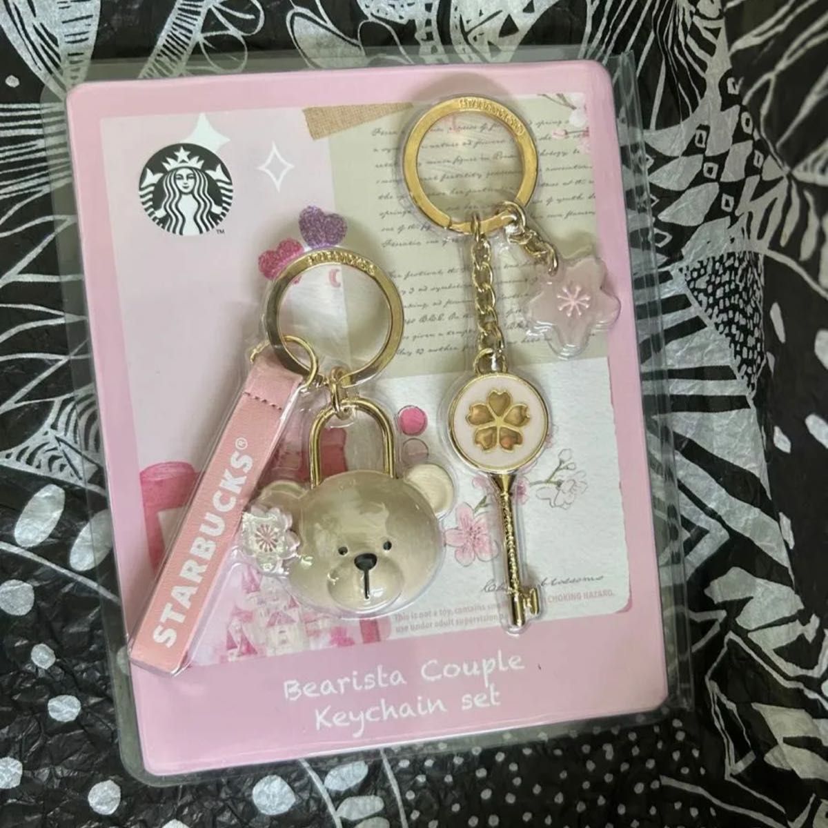 韓国 スタバ スターバックス ベアリスタ 桜 キーチェン 鍵 完売 韓国 スタバ スターバックス ベアリスタ 桜 キーチェン 鍵 完売