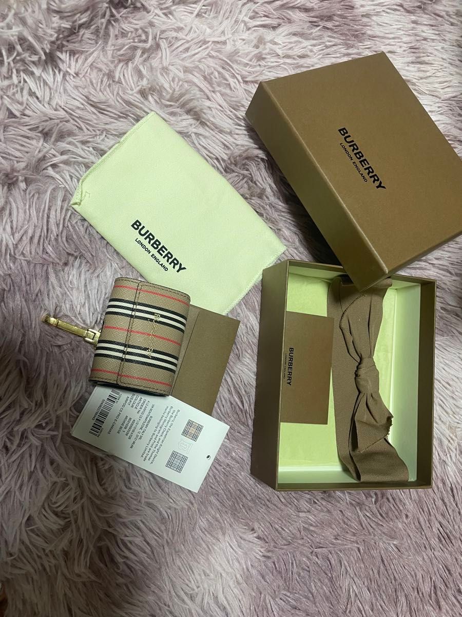 Burberry AirPodsケース