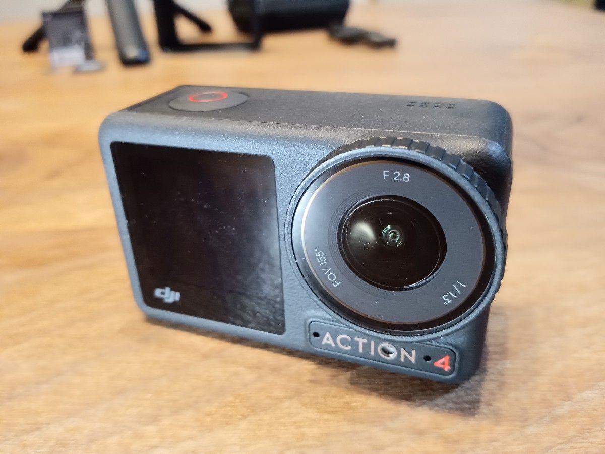 純正グリップ+SDカード付き】新品級 DJI Osmo Action 4【新品 純正グリップ+SDカード付き】新品級 DJI Osmo Action 4【新品