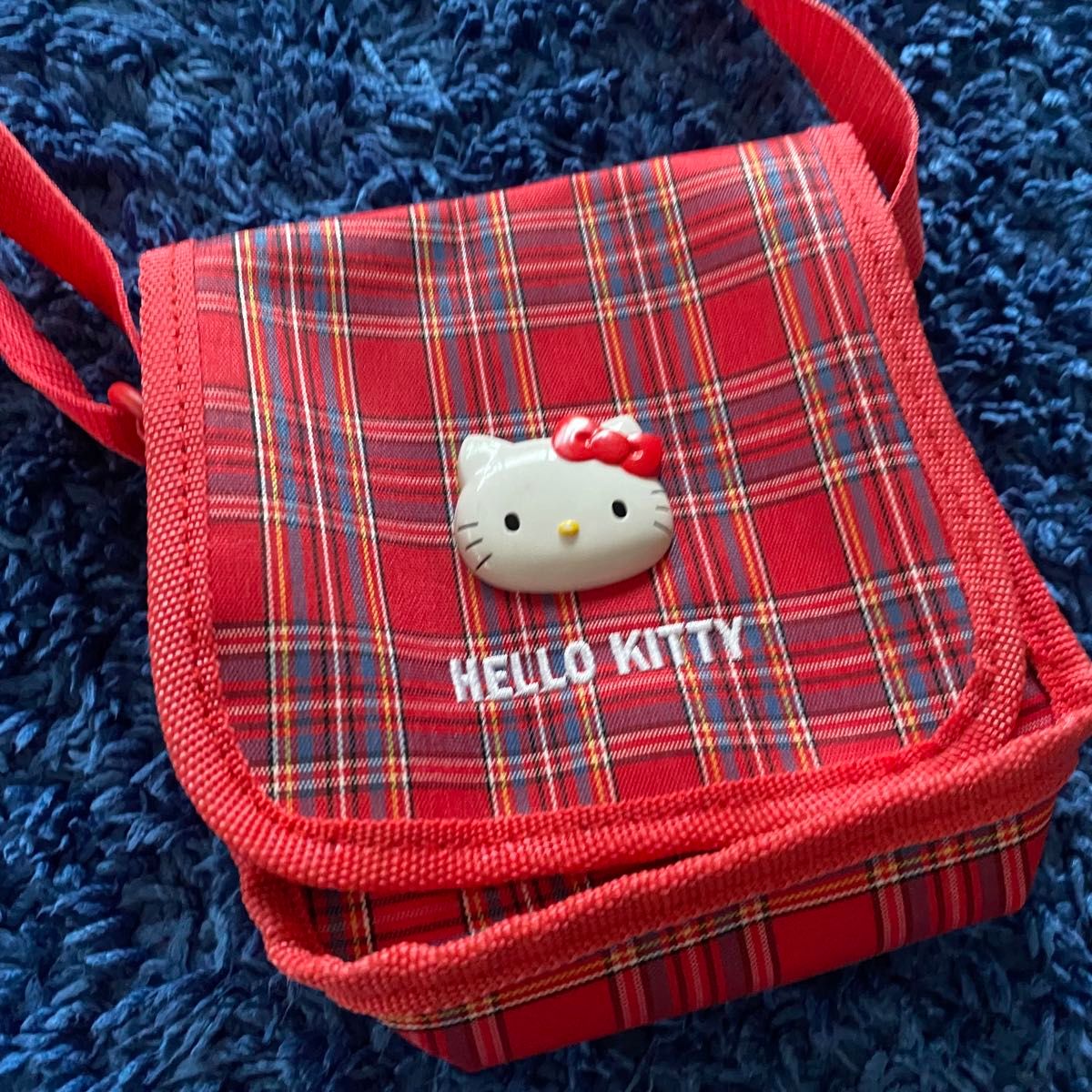 ハローキティ ショルダーバッグ　赤　チェック柄　キティちゃん　ミニバッグ　可愛い ポシェット ポーチ HelloKitty バッグ