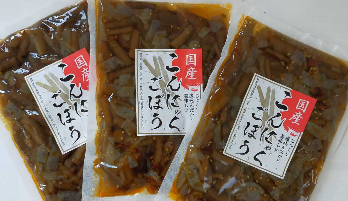 国産こんにゃくごぼう3点セット！！じっくりと煮込んでます！