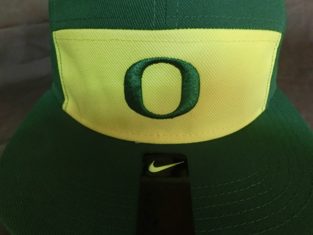 USA購入 激レア ナイキ【Nike】社製 USカレッジ オレゴン大学ダックス【OREGON DUCKS】【O】ロゴ刺繍入り 5パネルデザイン キャップ_画像2