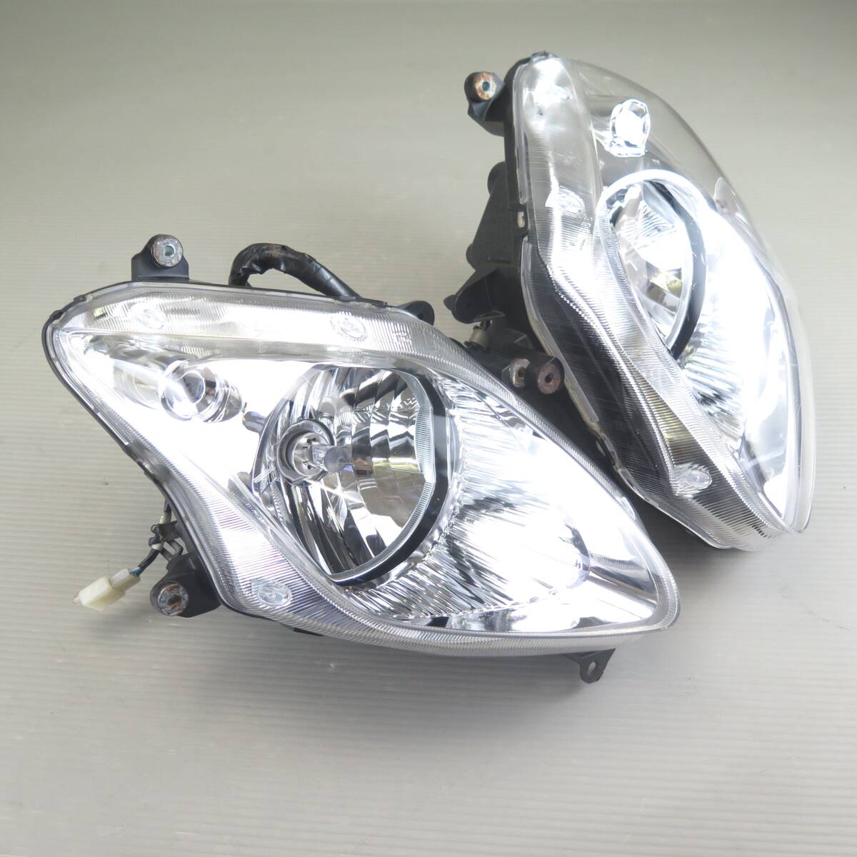 ★フォルツァZ [MF08] 純正ヘッドライト 左右 ホンダ HONDA FORZA KR060425
