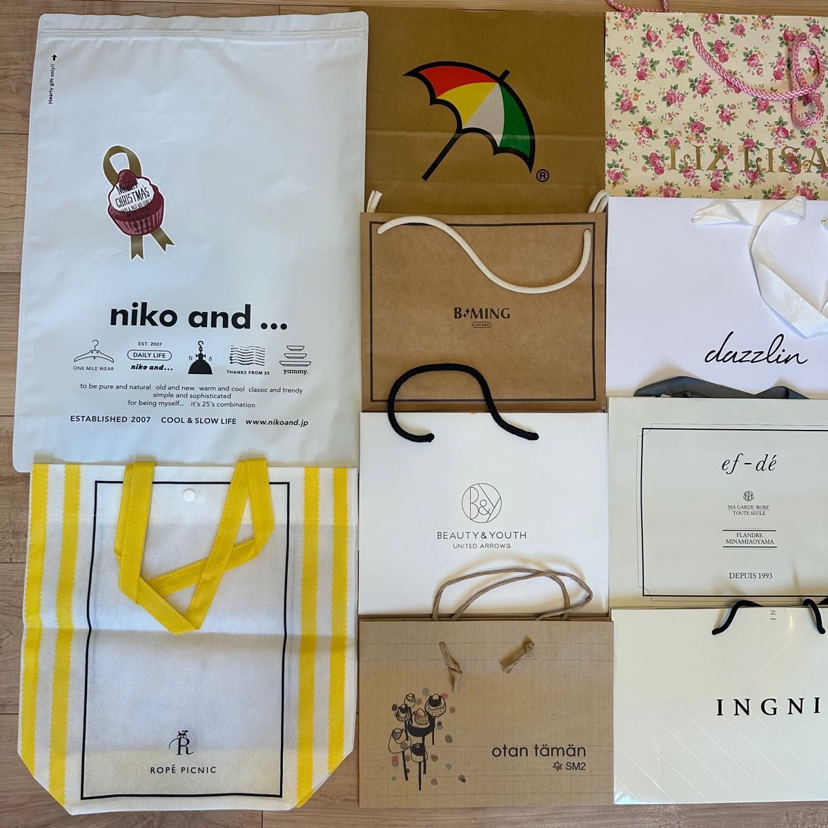 美品】ブランド多数不織布バッグ 紙袋 ショッパー 40点以上 美品】ブランド多数不織布バッグ 紙袋 ショッパー 40点以上