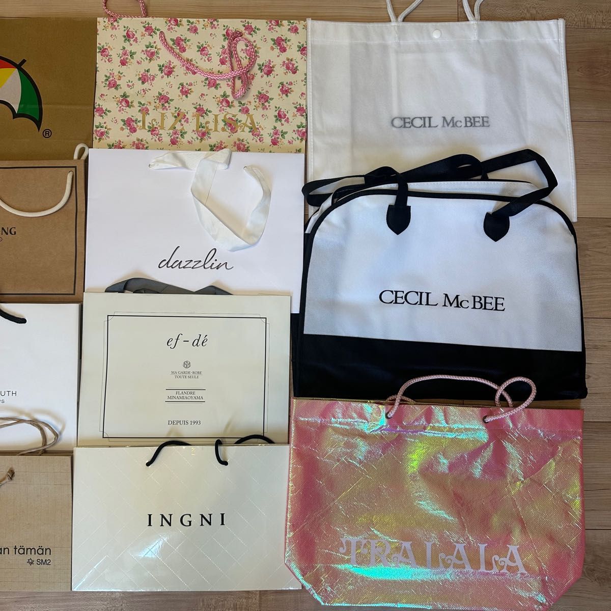 美品】ブランド多数不織布バッグ 紙袋 ショッパー 40点以上 美品】ブランド多数不織布バッグ 紙袋 ショッパー 40点以上