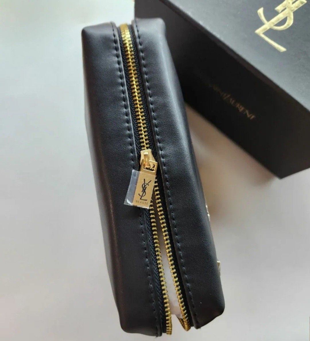 ノベルティ】YSL イヴサンローラン 化粧ポーチ ブラック 非売品 ノベルティ】YSL イヴサンローラン 化粧ポーチ ブラック 非売品