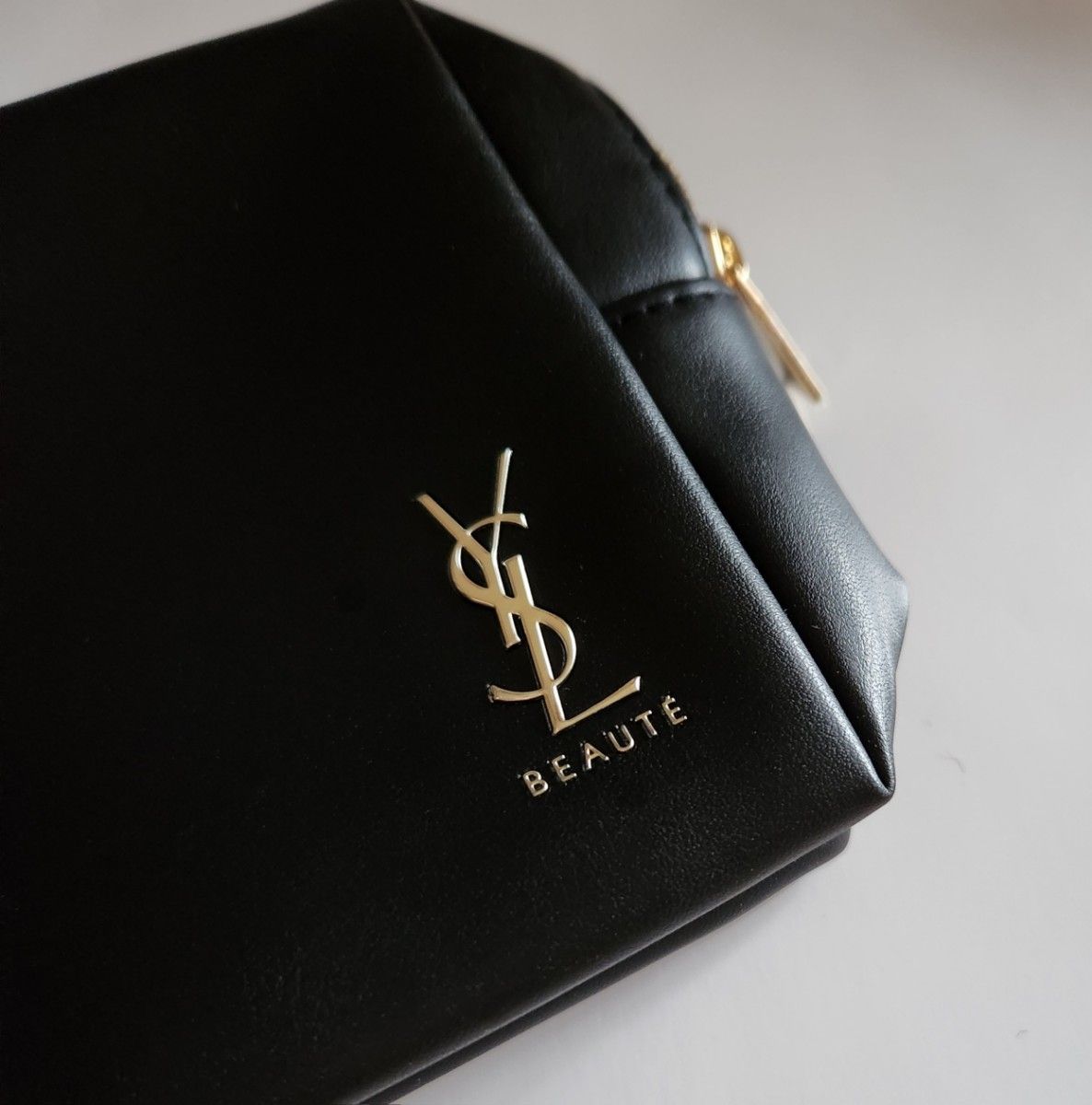 ノベルティ】YSL イヴサンローラン 化粧ポーチ ブラック 非売品 ノベルティ】YSL イヴサンローラン 化粧ポーチ ブラック 非売品