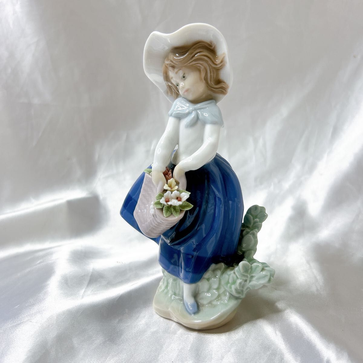 LLADRO リヤドロ 「きれいな花ばかり」5222 フィギュリン 置物 LLADRO リヤドロ 「きれいな花ばかり」5222 フィギュリン 置物