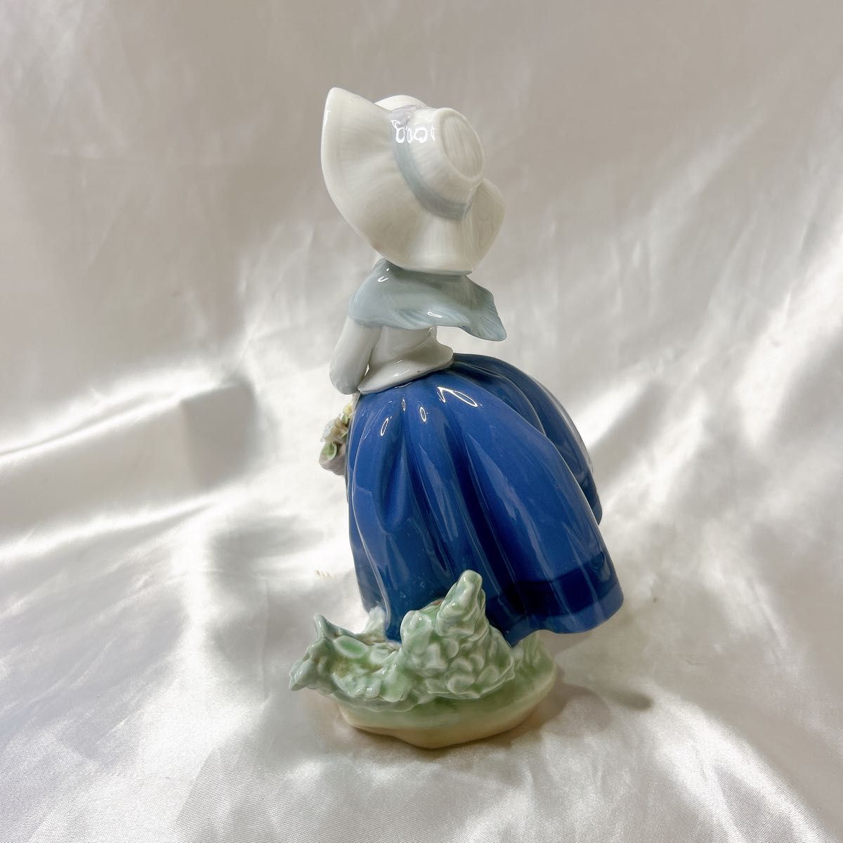 LLADRO リヤドロ 「きれいな花ばかり」5222 フィギュリン 置物 LLADRO リヤドロ 「きれいな花ばかり」5222 フィギュリン 置物