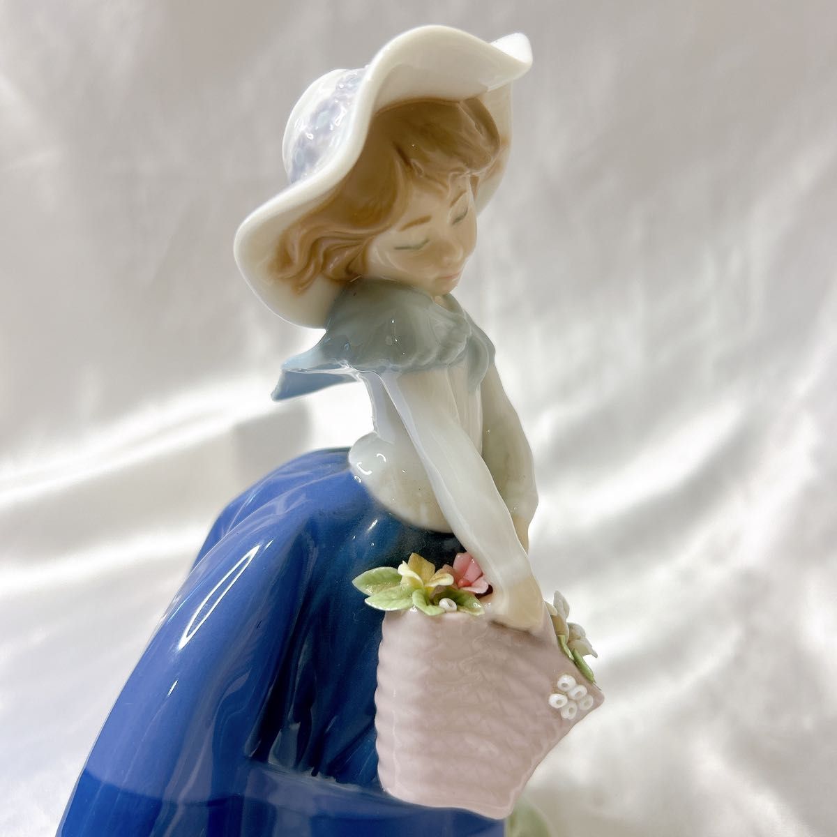 LLADRO リヤドロ 「きれいな花ばかり」5222 フィギュリン 置物 LLADRO リヤドロ 「きれいな花ばかり」5222 フィギュリン 置物