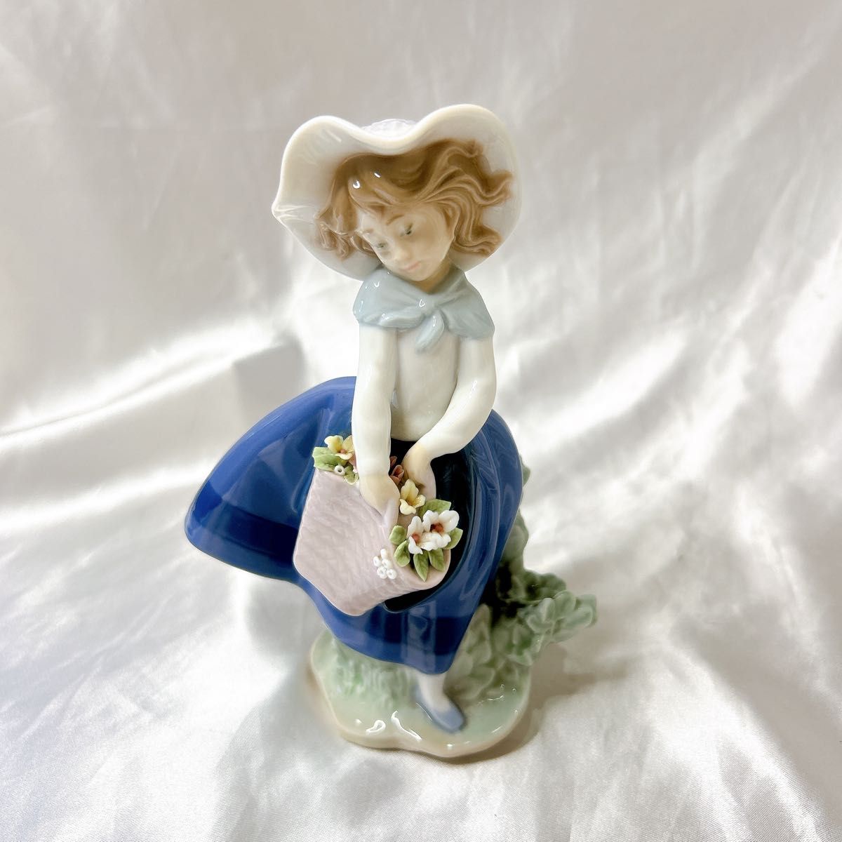 LLADRO リヤドロ 「きれいな花ばかり」5222 フィギュリン 置物 LLADRO リヤドロ 「きれいな花ばかり」5222 フィギュリン 置物