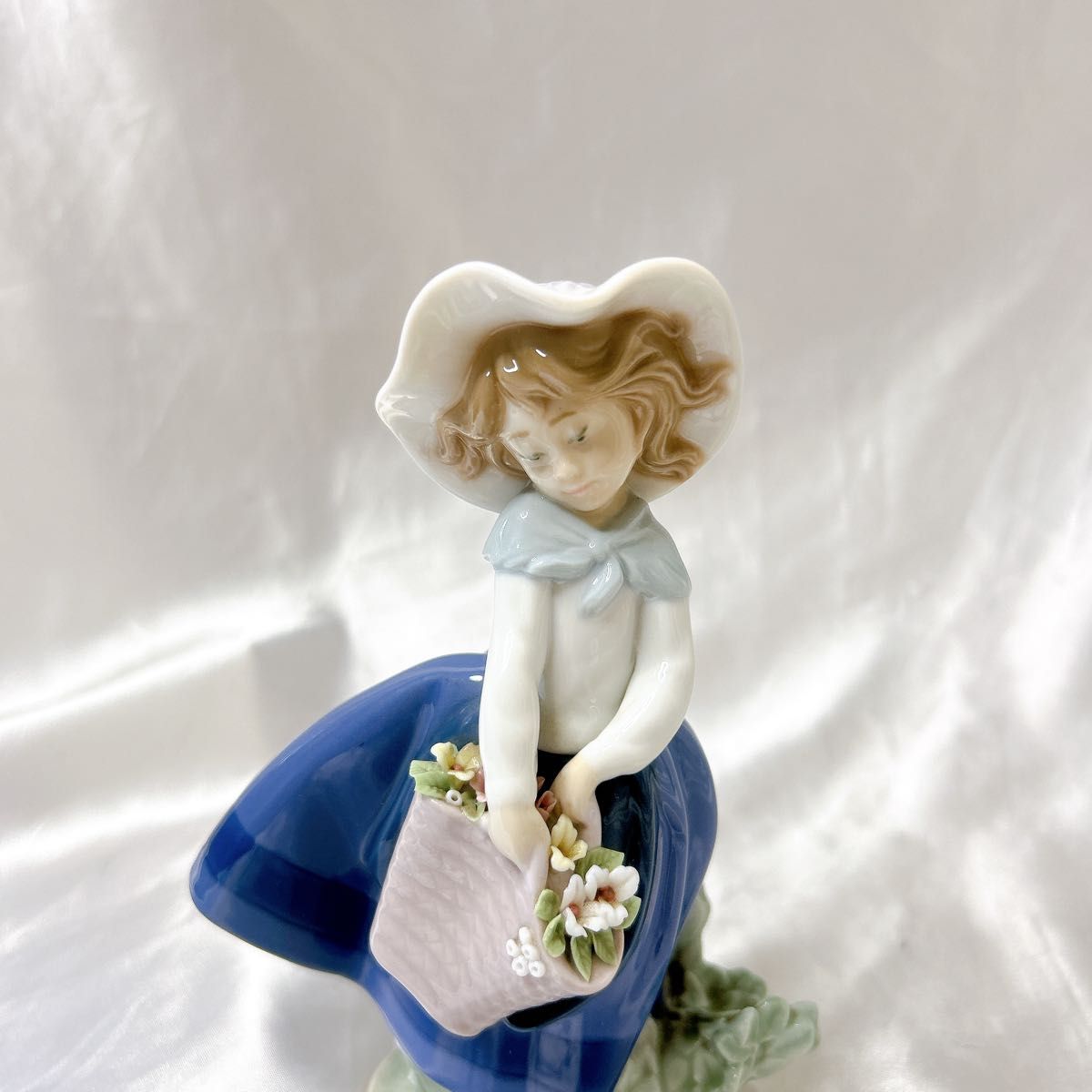 LLADRO リヤドロ 「きれいな花ばかり」5222 フィギュリン 置物 LLADRO リヤドロ 「きれいな花ばかり」5222 フィギュリン 置物