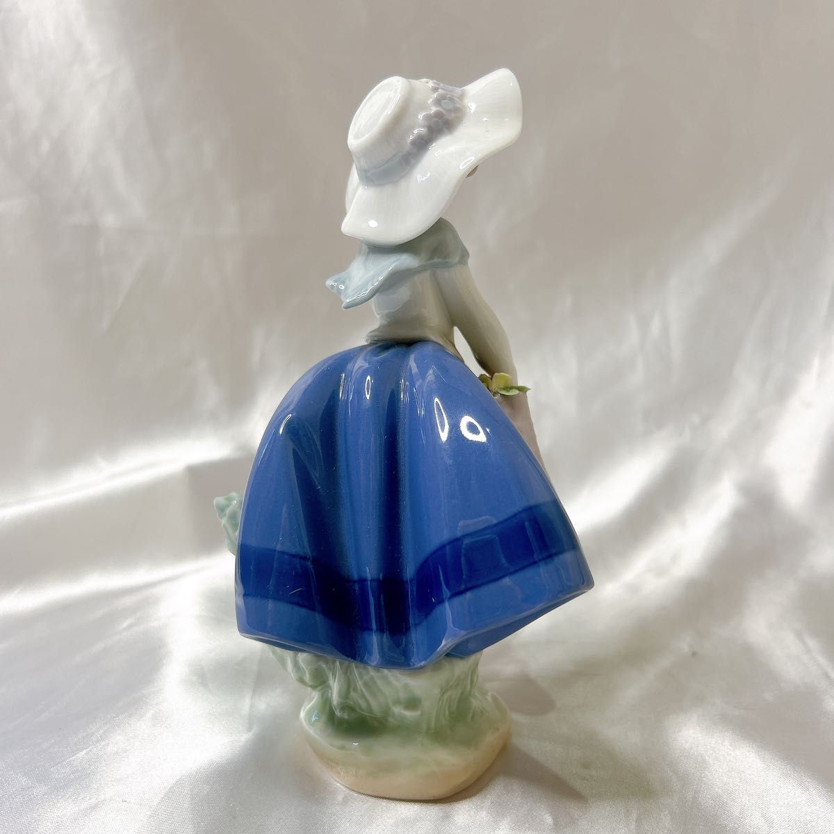 LLADRO リヤドロ 「きれいな花ばかり」5222 フィギュリン 置物 LLADRO リヤドロ 「きれいな花ばかり」5222 フィギュリン 置物
