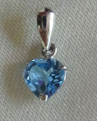  platinum * Heart. blue topaz pendant top 