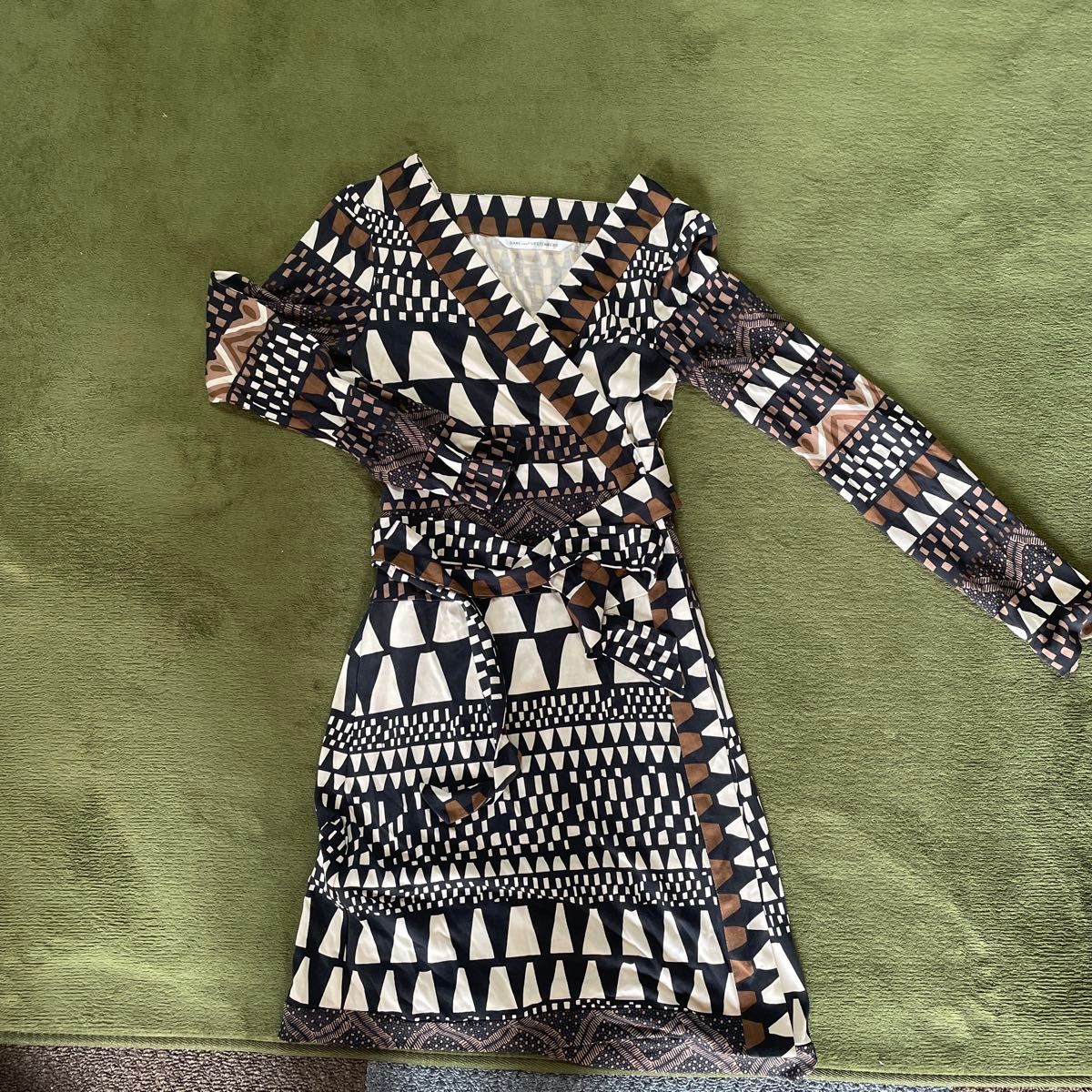 DIANE von FURSTENBERG 幾何学模様 ラップドレス 長袖|Yahoo DIANE von FURSTENBERG 幾何学模様 ラップドレス 長袖|Yahoo
