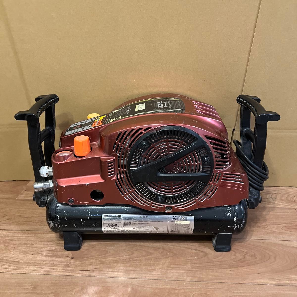 ジャンク品 MAX エアーコンプレッサー AK-HL1250E 常圧 高圧 ジャンク品 MAX エアーコンプレッサー AK-HL1250E 常圧 高圧