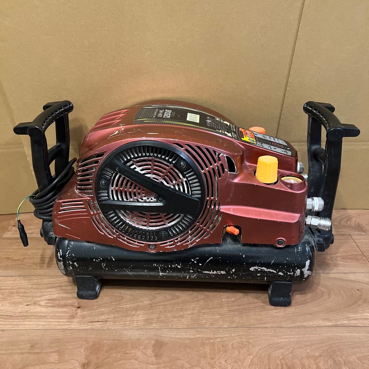 ジャンク品 MAX エアーコンプレッサー AK-HL1250E 常圧 高圧 ジャンク品 MAX エアーコンプレッサー AK-HL1250E 常圧 高圧