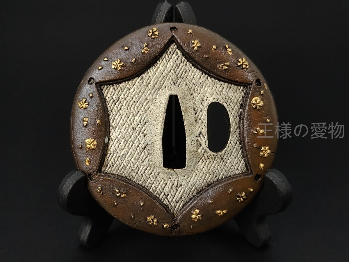 81147 日本刀装具 刀鍔 金鷹図 細工 唐銅 鍔 刀の鍔 つば 鐔 刀 81147 日本刀装具 刀鍔 金鷹図 細工 唐銅 鍔 刀の鍔 つば 鐔 刀