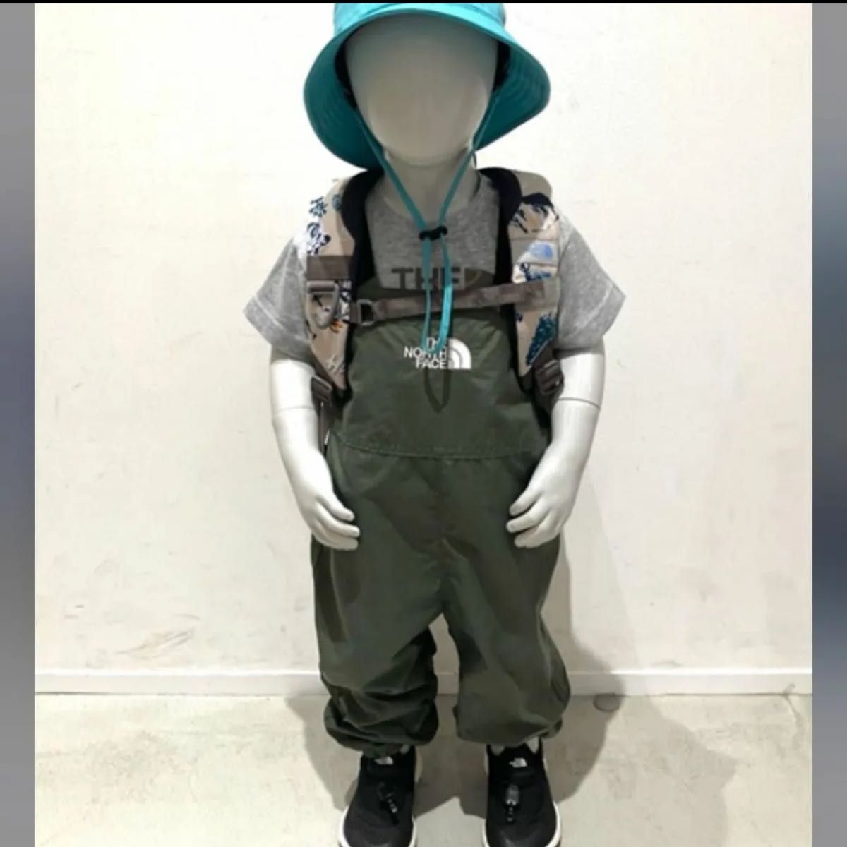 新品タグ付き THE NORTH FACE ザノースフェイス フィールドビブ 新品タグ付き THE NORTH FACE ザノースフェイス フィールドビブ