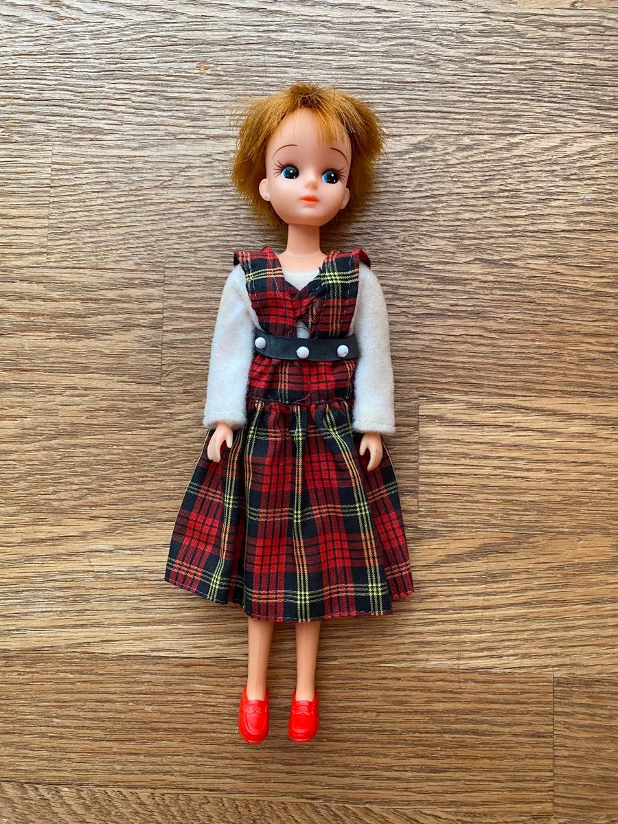 タカラ 1982年〜リカちゃん 3代目髪カット有ショートヘア タカラ 1982年〜リカちゃん 3代目髪カット有ショートヘア